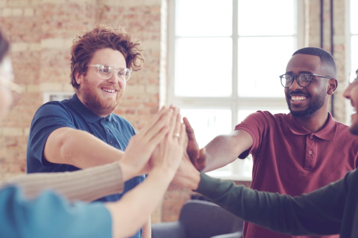 Student working through SEO course material on laptop at home